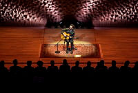 25.11.04_Julian_Lage_c_Sebastian_Madej (1).jpg