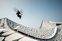 250312_Fabio_Wibmer_Stunt_Dach_c_Masters_of_Dirt (2).jpg