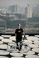 250312_Fabio_Wibmer_Stunt_Dach_c_Masters_of_Dirt (8).jpg