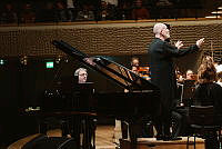 251202_SWR_Symphonieorchester_Francois-Xavier_Roth_Jean-Frederic_Neuburger_EPGS_c_Daniel_Dittus_01.jpg